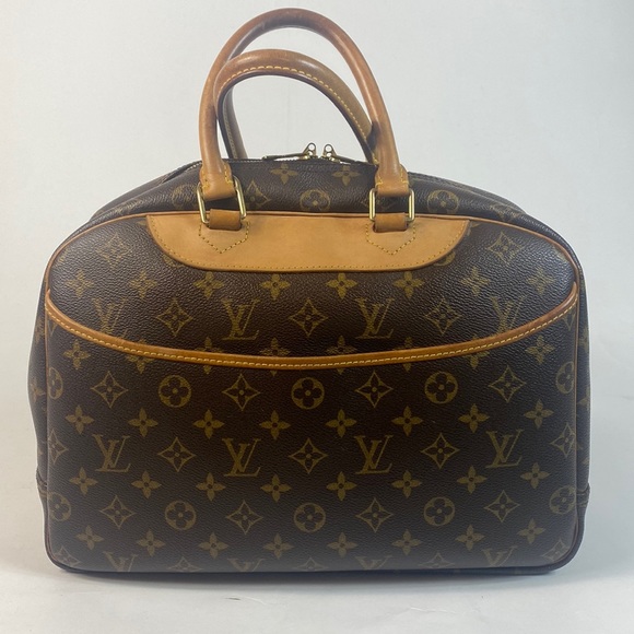Authentic Louis Vuitton GM Duebe Monogram Canvis Hand bag. - Picture 1 of 11